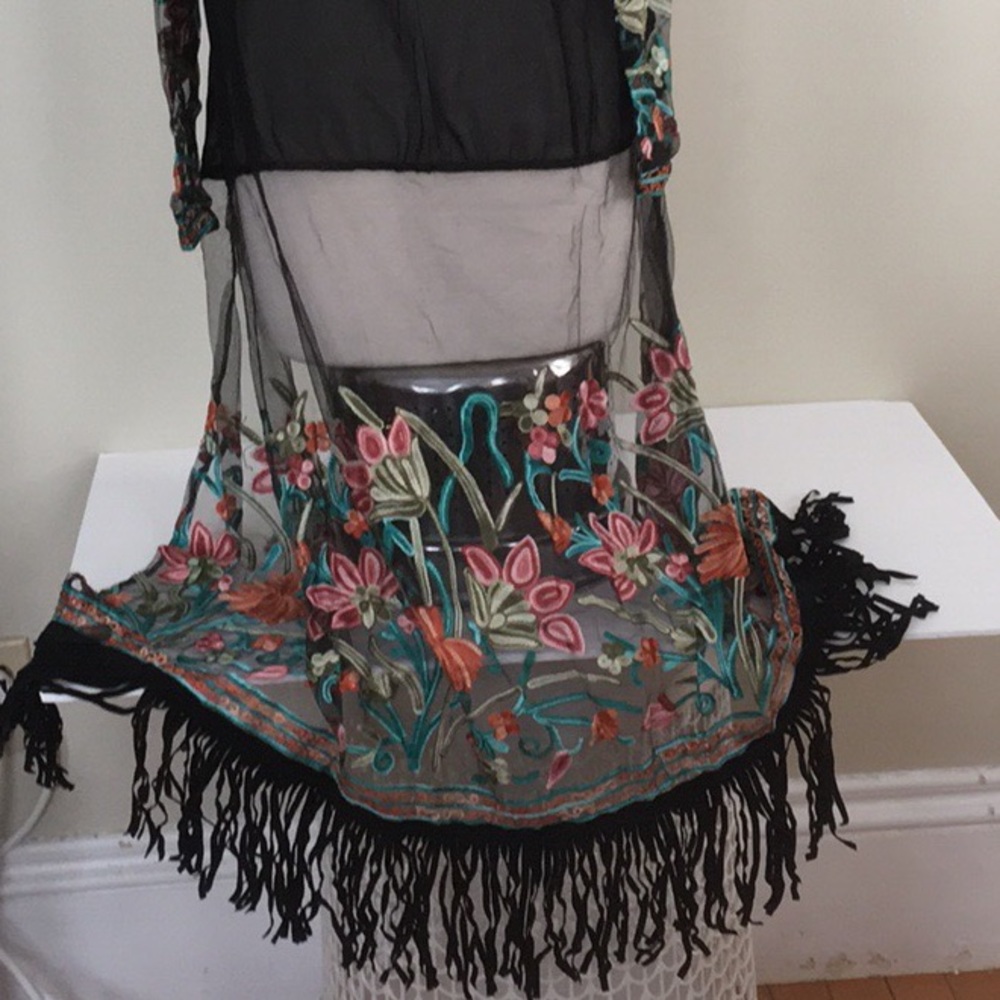 SOLD OUT🔥tassel Floral embroidered Kimono coverup - Picture 5 of 5